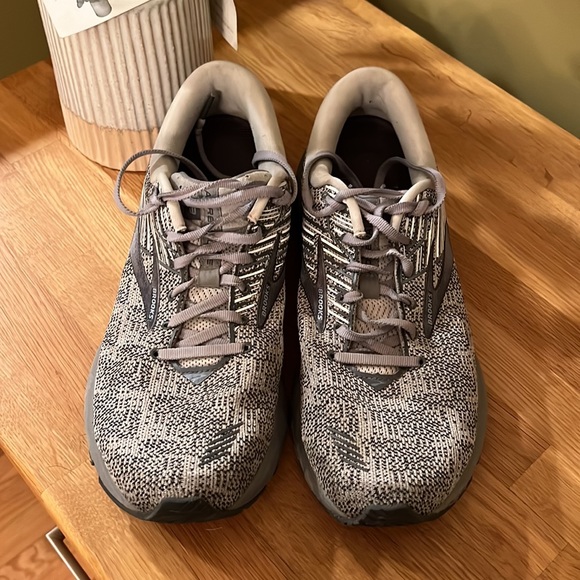 Brooks Mens Adrenaline GTS 19- Size 9.5 - Picture 2 of 9